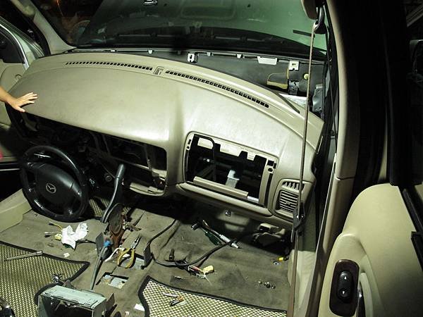 MAZDA TRIBUTE 2.0冷氣處理