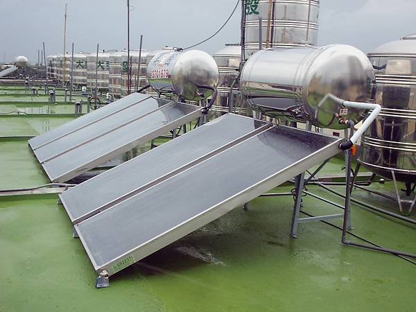 400公升太陽能熱水器施工後