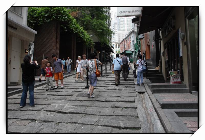 石板街(Pottinger Street)