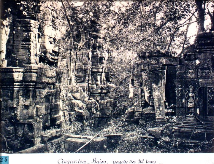 Angkor Thom. Le Bayon. Pagode des 42 tours