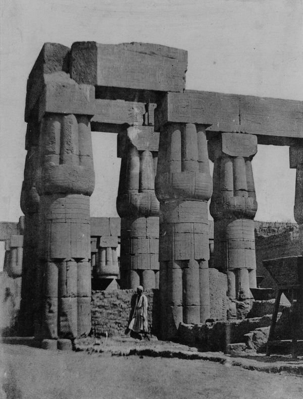 Thèbes. Louqsor, groupe de colonnes dans le palais, 1850