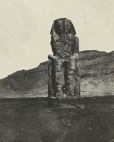 Thèbes. Gournah, colosse monolithe d&apos;Aménopht III, 1850