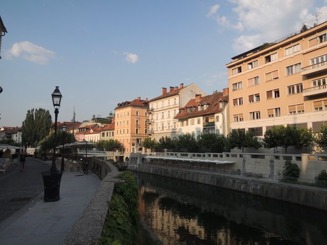 1100941843.jpg