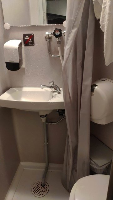 1223956597.jpg