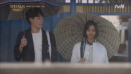 reply1988 류준열, 빗속 혜리 기다리는 순정남-! 151114 EP.4 25.jpg