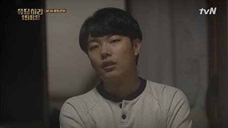 reply1988 비오는 밤, 혜리 기다리는 류준열 ′일찍 다녀′ 151120 EP.5 10.jpg