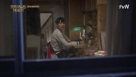 reply1988 비오는 밤, 혜리 기다리는 류준열 ′일찍 다녀′ 151120 EP.5 07.jpg