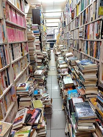 二手書買賣_黑輪二手書店(五權店)/台中西區二手書店/台中教