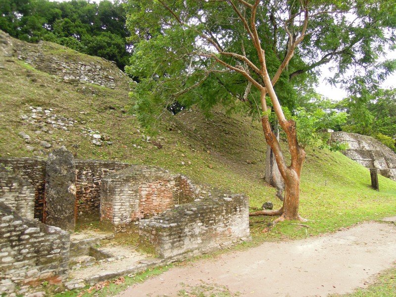 XUNANTUNICH-4-1