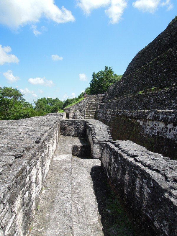 XUNANTUNICH-5-4