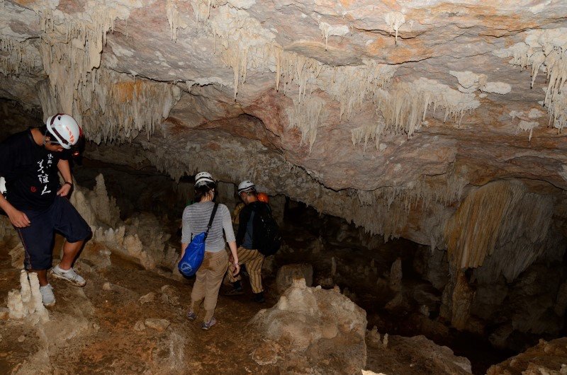 001-02-2013084-Crystal Cave-Newman.JPG