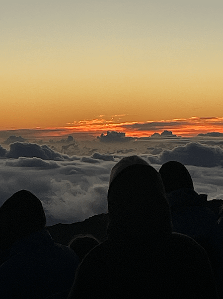 火山頂的日出