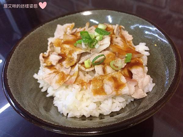 【高雄左營｜小吃】金府嘉義火雞肉飯(崇德店)。菜色多樣好吃平