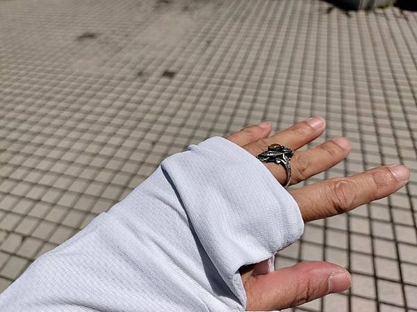LINE_ALBUM_冰鋒衣涼感衣實測_220701_6.jpg