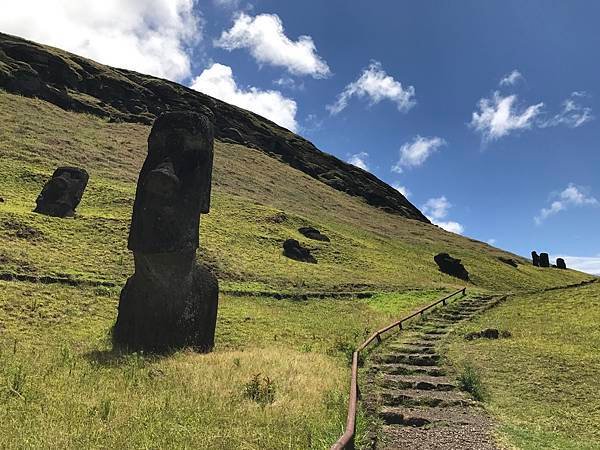 67Rano Raraku.JPG