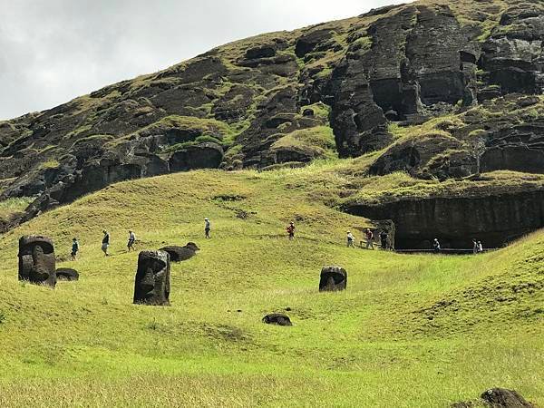 87Rano Raraku.JPG