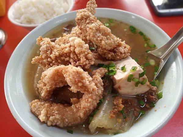 高雄市三民市場萬姓公媽廟前的砂鍋魚頭_191010_0005.jpg