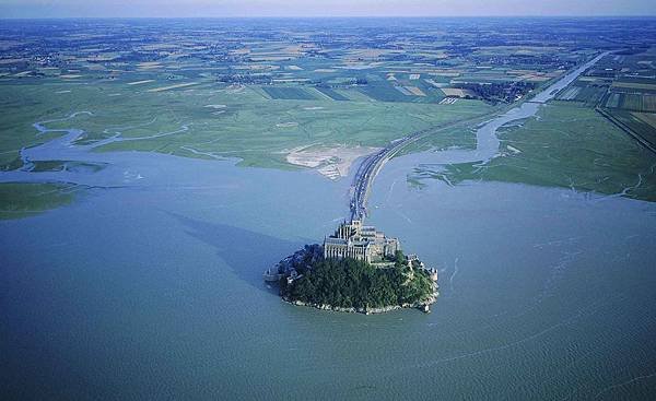 2048x1536-fit_vue-aerienne-mont-saint-michel-o-exercice-securite-deroulera-mardi-5-mai-2015.jpg