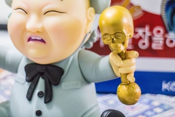 左宗棠的惡夢 Frank Kozik x Kidrobot Medium 7 寶貝金正恩 (15).jpg