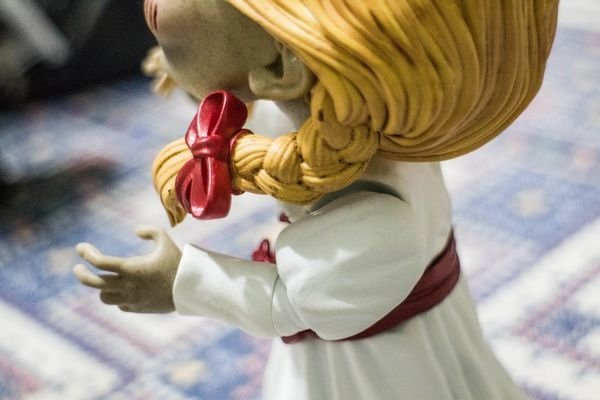 Mezco Toyz 6吋 MDS 設計師系列 安娜貝爾回家囉 (9).jpg