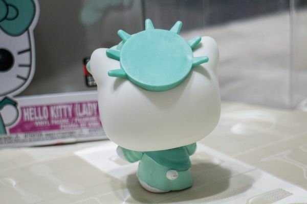 FUNKO POP HelloKitty Liberty 凱蒂貓 自由女神 限定版 2019 FALL NYCC 限定 三麗鷗 (6).jpg