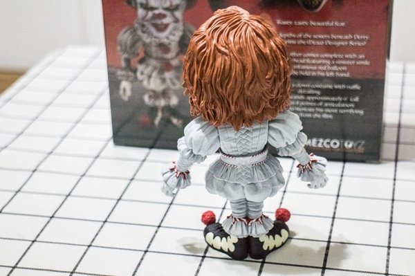 Mezco Designer Series IT 牠  潘尼懷斯 (11).jpg