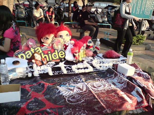 HIDE~