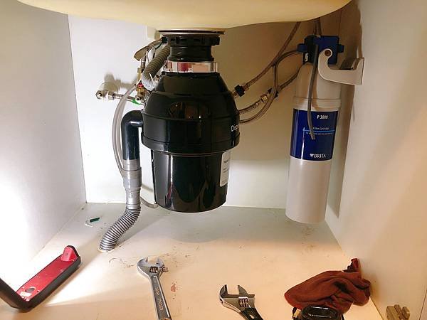 開箱：BRITA 櫥下式濾水器─我家終於裝了正常水龍頭啦~