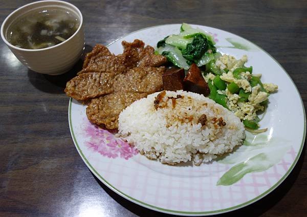 捷運小巨蛋附近 茶菓子咖啡坊 : 日式簡餐、丼飯、便當，複合