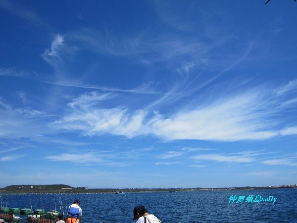 突然覺的這片雲…有點像…要去化粧舞會的仙女~~