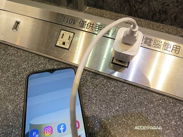 充電器13.JPG