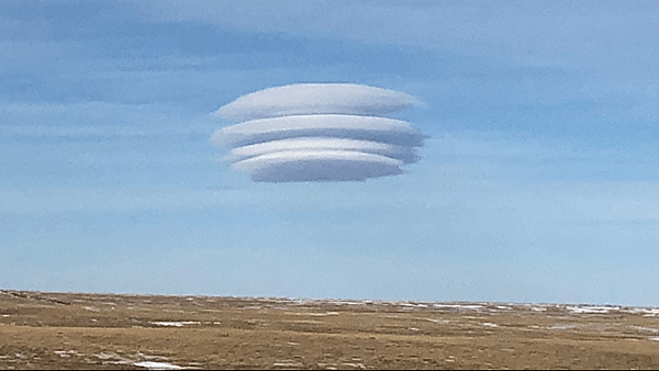 被稱為飛碟雲的莢狀雲（Lenticular cloud）2.png