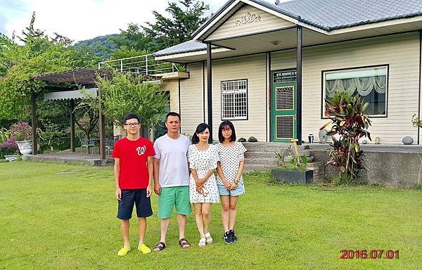 2016.07.01青雲二女兒全家攝於夢園.jpg