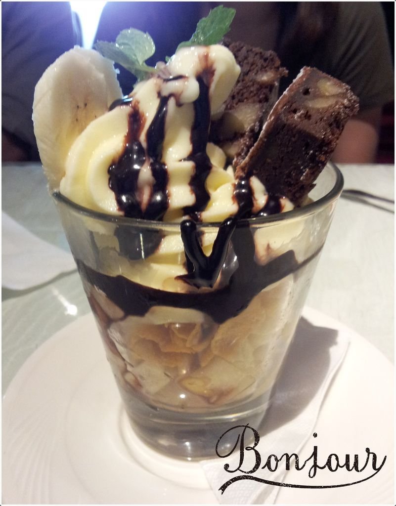 巧克力冰淇淋聖代Chocolate &amp; Banana Parfait熱量Calories：354卡單價Price：90元