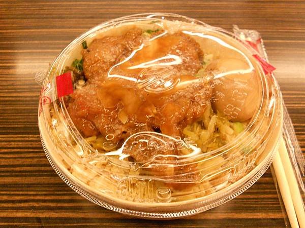 臺鐵圓形懷舊排骨菜飯便當