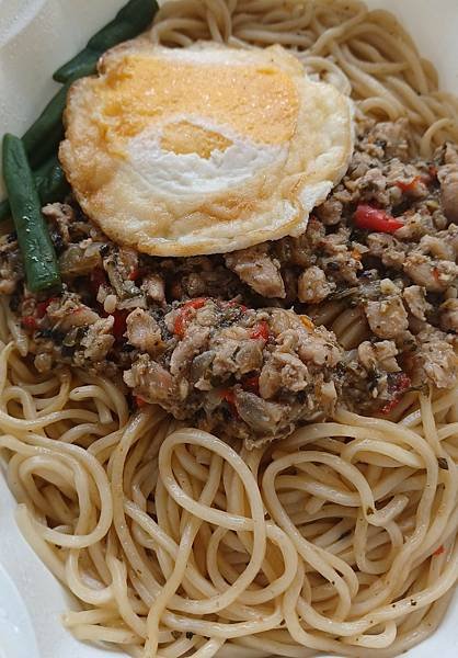 7-11 頌丹樂聯名款 星級饗宴 香辣打拋雞拌麵