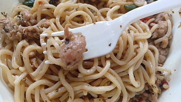 7-11 頌丹樂聯名款 星級饗宴 香辣打拋雞拌麵