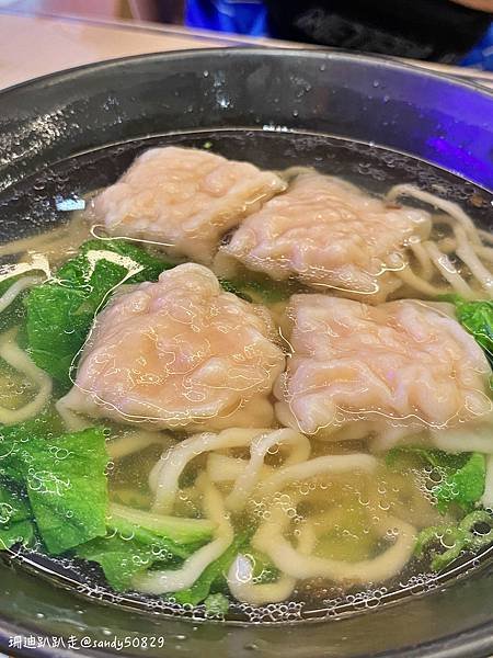 食記// 林口三井對面。網美風格小麵店。鮮蝦雲吞超大顆超滿足