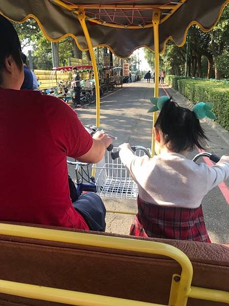 都會公園騎腳踏車