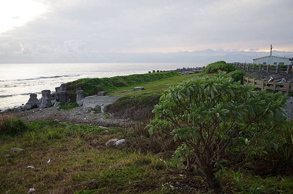 A05-IMGP1994-從鄉公所海岸線遠眺海岸山脈都蘭山.JPG