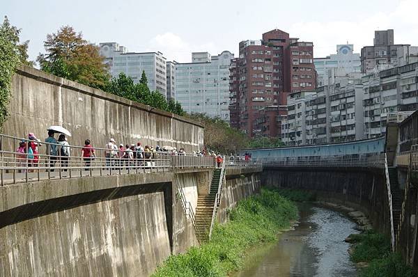 B22-IMGP5664-漫步在內溝溪右岸堤防步道a.JPG