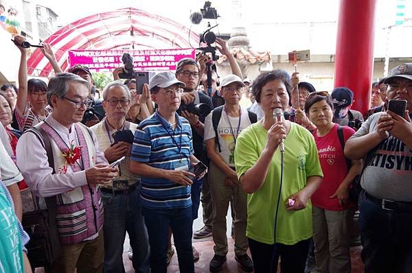 A19-台北市中山社大學員參予沙轆社拍瀑拉故事館揭幕儀式.JPG