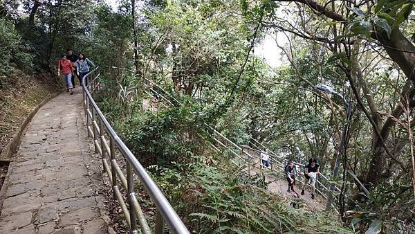 A30.緩坡而下髮夾彎.jpg