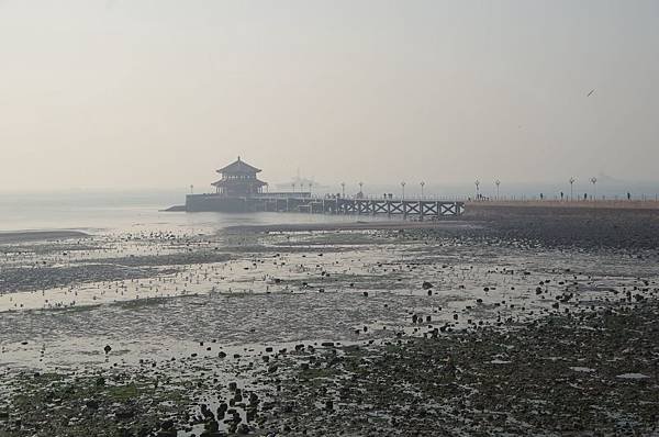 B305-青島棧橋_民族風格的雙層八角亭閣「回瀾閣」.JPG