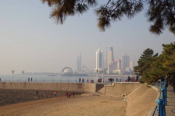 B303-青島棧橋_沿太平路而築的棧橋公園長堤.JPG