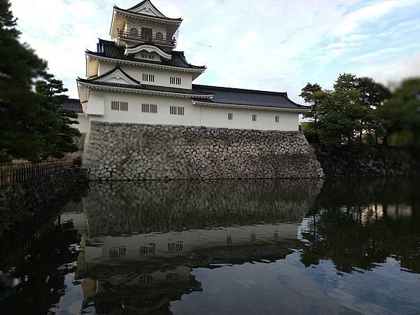 A022-護城河的水乃從奔流於富山的「神通河」河水引入.jpg