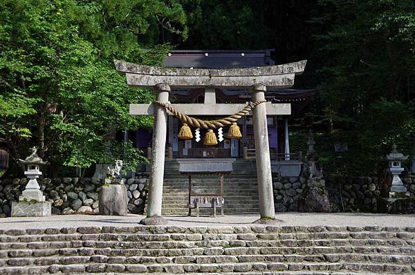 A074-荻町合掌構造村落之白川八幡神社.JPG