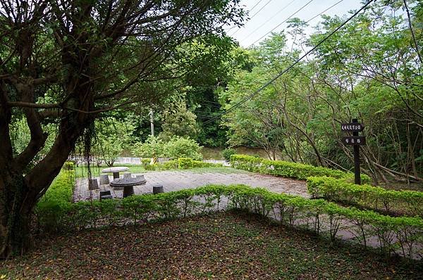 B38- IMGP2695_往「天外天復育公園」轉彎坡道的景觀公園.JPG