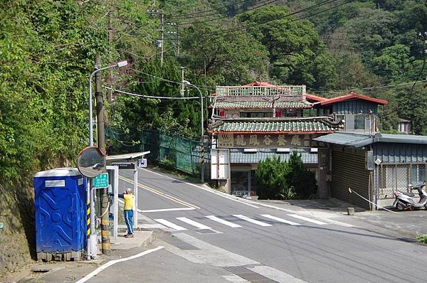 B12-IMGP5834-東昇路十八份產業道路之泉源路龍鳳谷公車站.JPG