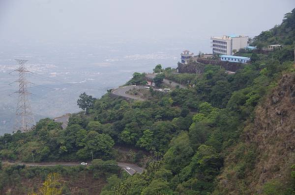 B18-IMGP9639-前來太平雲梯的梅山36彎美景.JPG